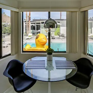 calla-lily-inn.palm-springs-ca-hotels.com/